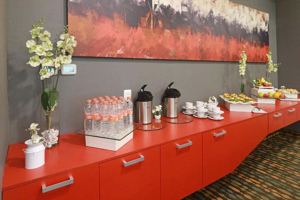 Wyndham Garden Guadalajara Acueducto Hotel Zapopan Bagian luar foto