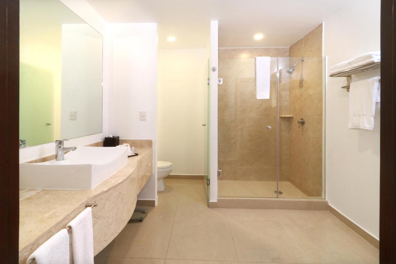Wyndham Garden Guadalajara Acueducto Hotel Zapopan Bagian luar foto