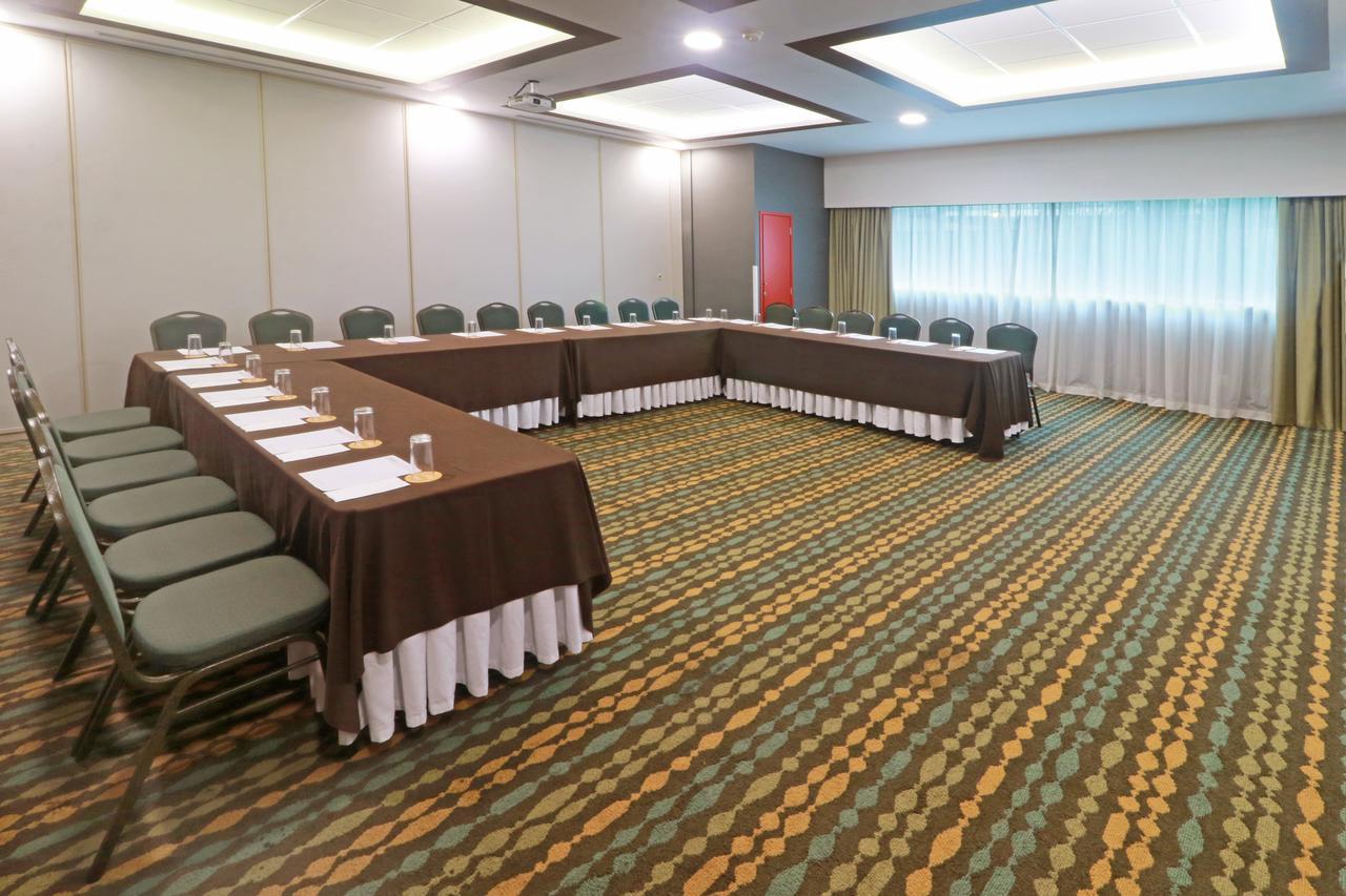 Wyndham Garden Guadalajara Acueducto Hotel Zapopan Bagian luar foto