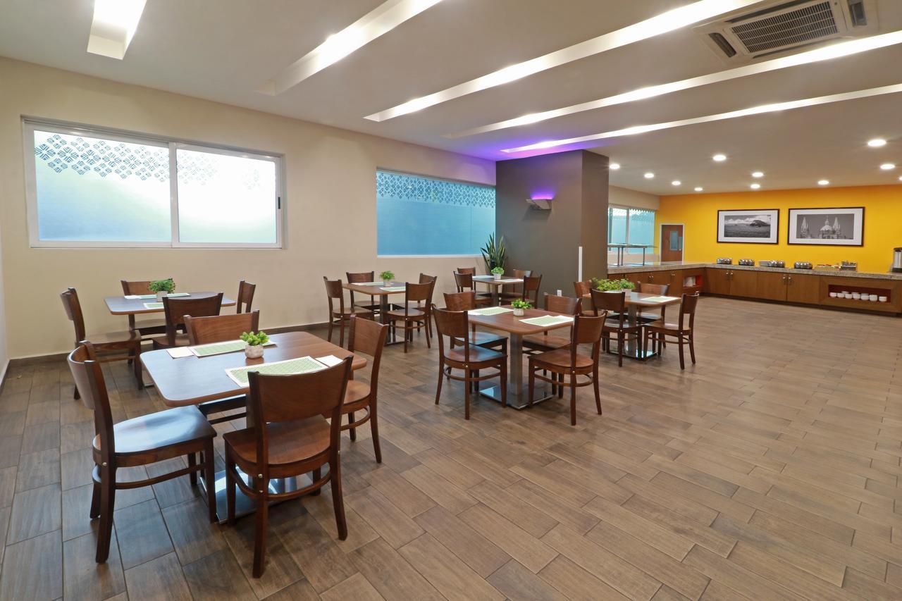 Wyndham Garden Guadalajara Acueducto Hotel Zapopan Bagian luar foto