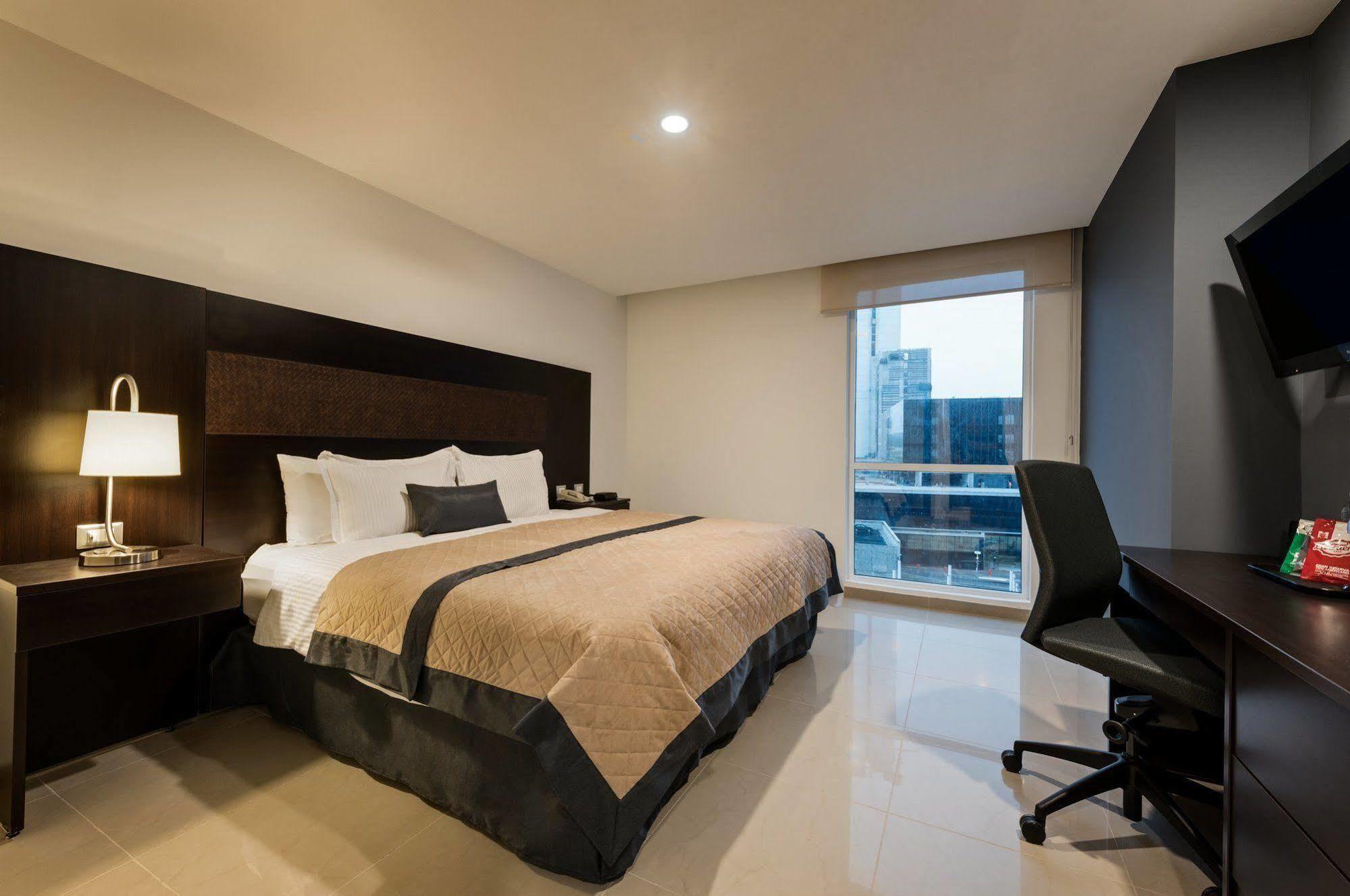 Wyndham Garden Guadalajara Acueducto Hotel Zapopan Bagian luar foto