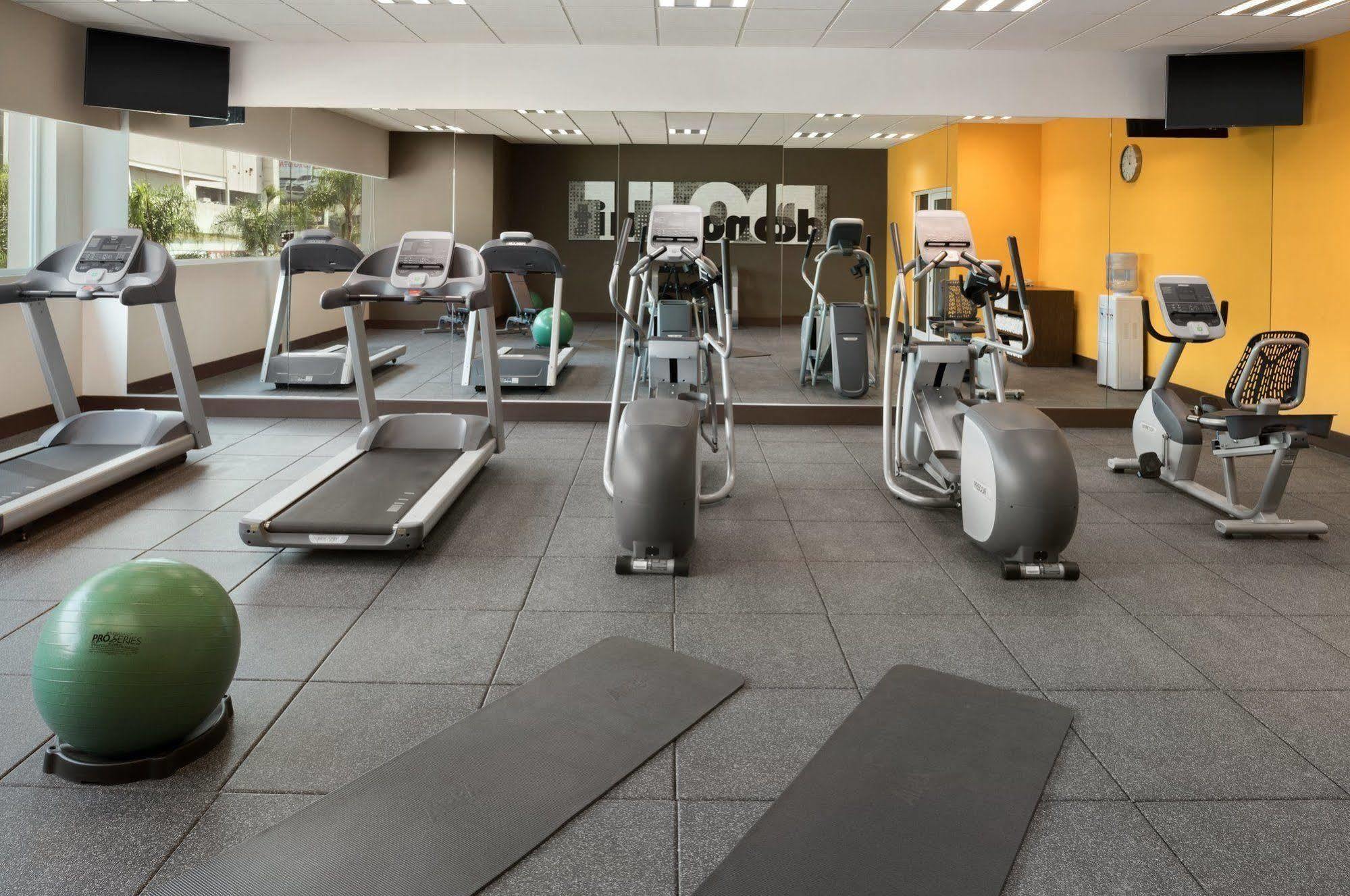 Wyndham Garden Guadalajara Acueducto Hotel Zapopan Bagian luar foto