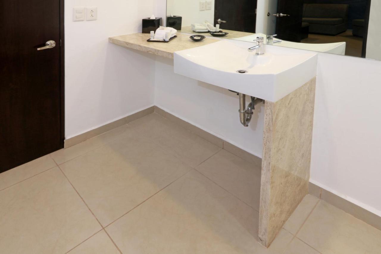 Wyndham Garden Guadalajara Acueducto Hotel Zapopan Bagian luar foto
